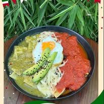 Bowl con salsas y huevo